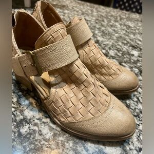 Rebels Woven Tan Cream Leather Festival Clog Booties sz 7